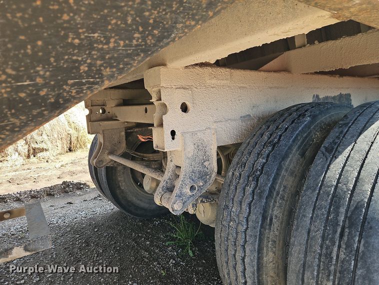 image for item DT7746 2007 Whit 40207 grain trailer