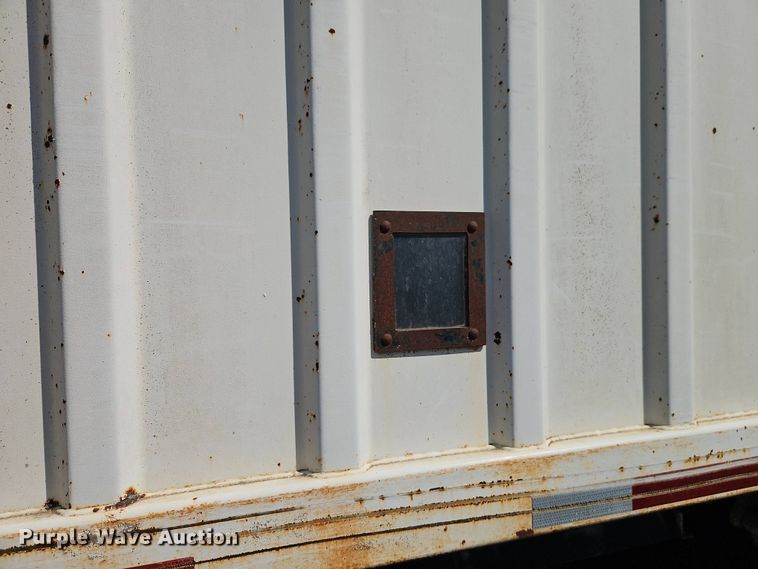 image for item DT7746 2007 Whit 40207 grain trailer