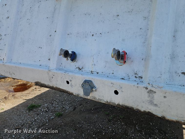 image for item DT7746 2007 Whit 40207 grain trailer