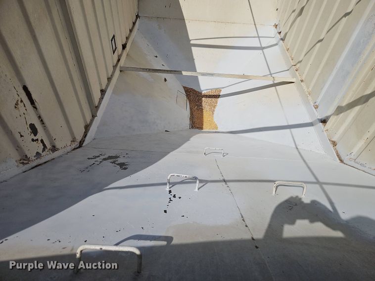 image for item DT7746 2007 Whit 40207 grain trailer