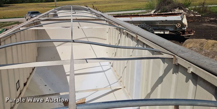 image for item DT7746 2007 Whit 40207 grain trailer