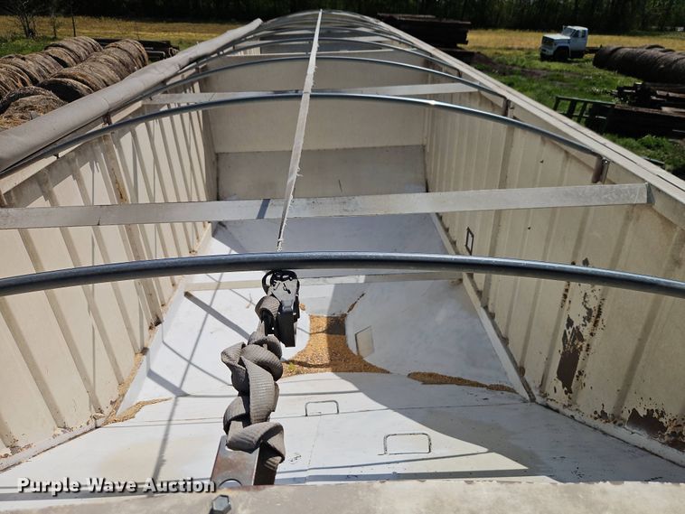 image for item DT7746 2007 Whit 40207 grain trailer