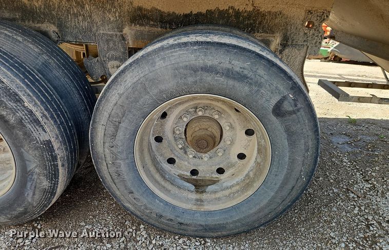 image for item DT7746 2007 Whit 40207 grain trailer