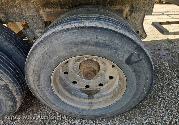 image for item DT7746 2007 Whit 40207 grain trailer