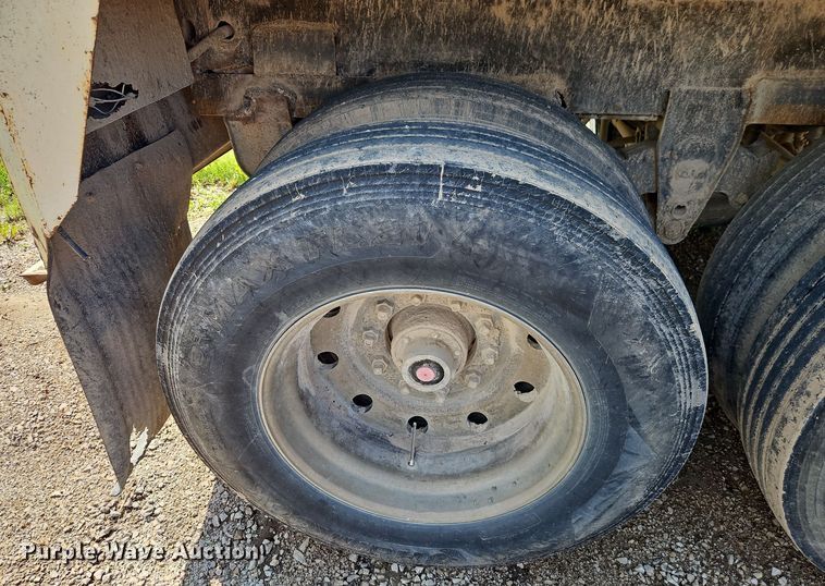 image for item DT7746 2007 Whit 40207 grain trailer