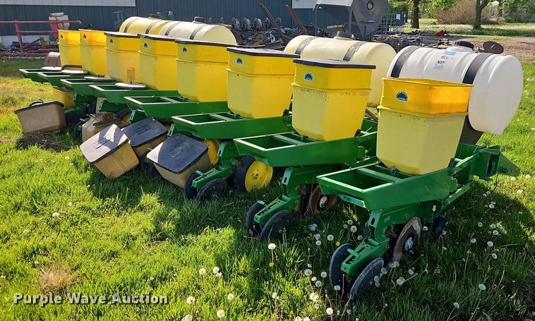 image for item DT7747 John Deere planter