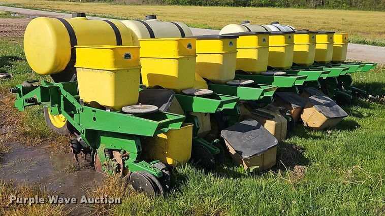 image for item DT7747 John Deere planter