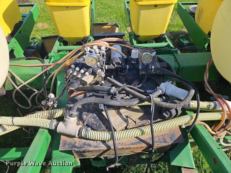 image for item DT7747 John Deere planter