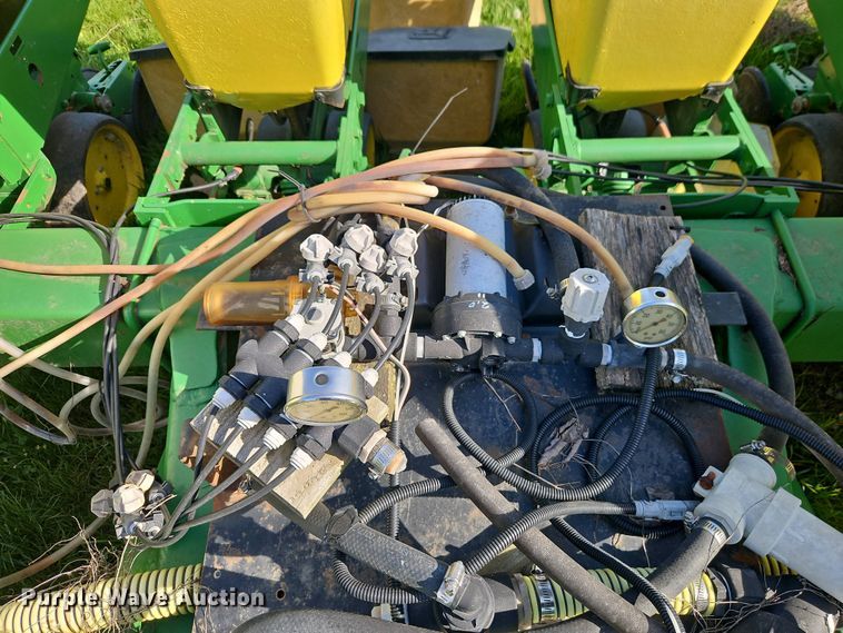 image for item DT7747 John Deere planter