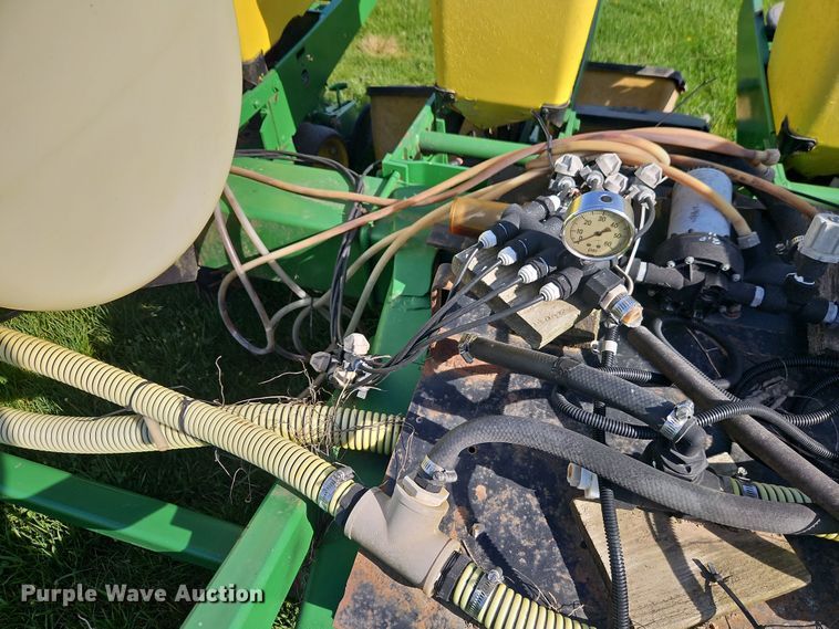 image for item DT7747 John Deere planter