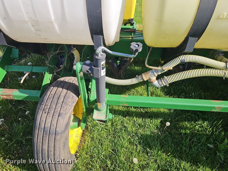 image for item DT7747 John Deere planter