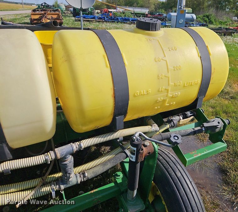 image for item DT7747 John Deere planter