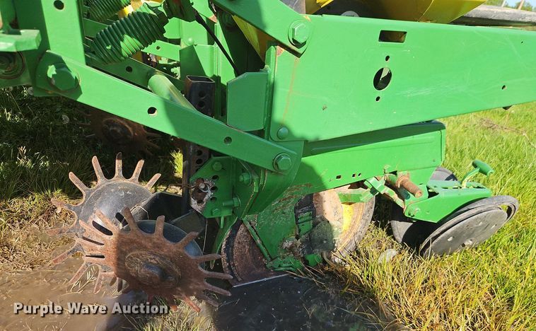 image for item DT7747 John Deere planter