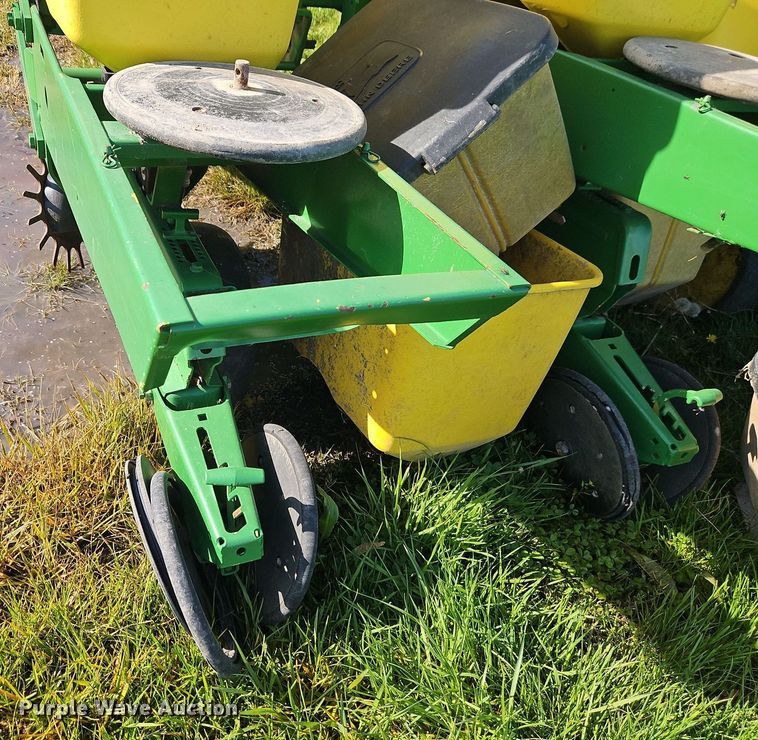image for item DT7747 John Deere planter