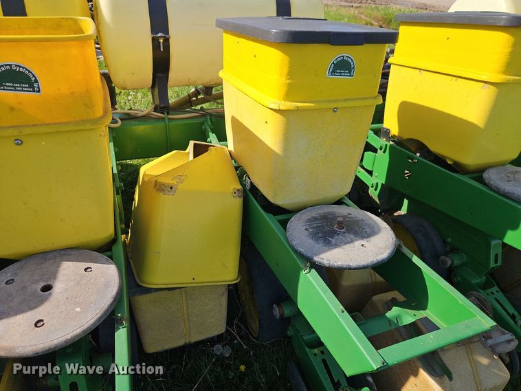 image for item DT7747 John Deere planter