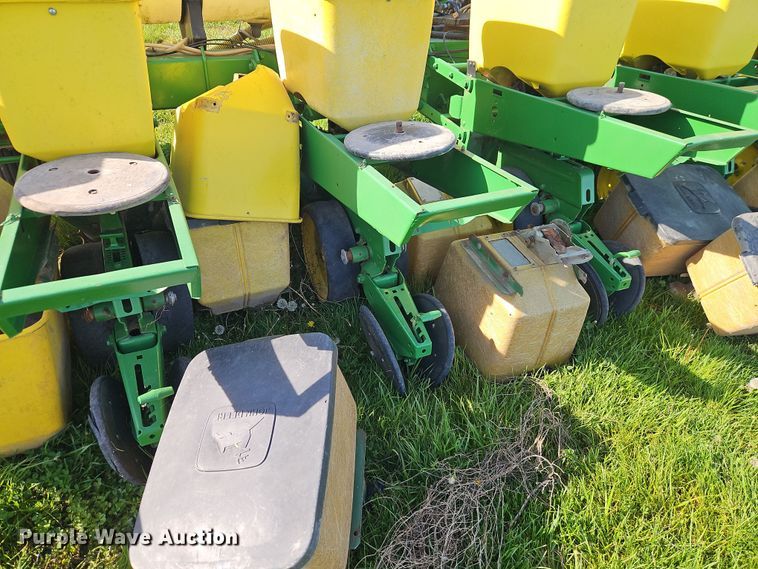 image for item DT7747 John Deere planter
