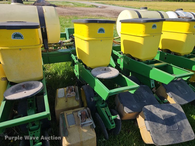 image for item DT7747 John Deere planter