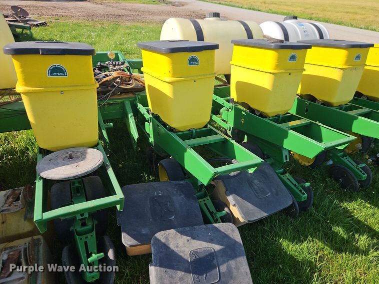 image for item DT7747 John Deere planter