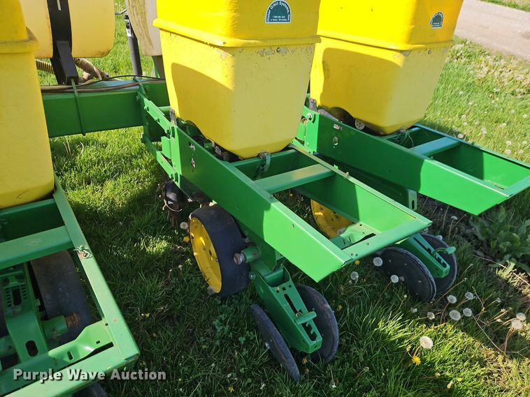 image for item DT7747 John Deere planter