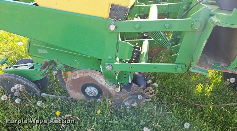 image for item DT7747 John Deere planter
