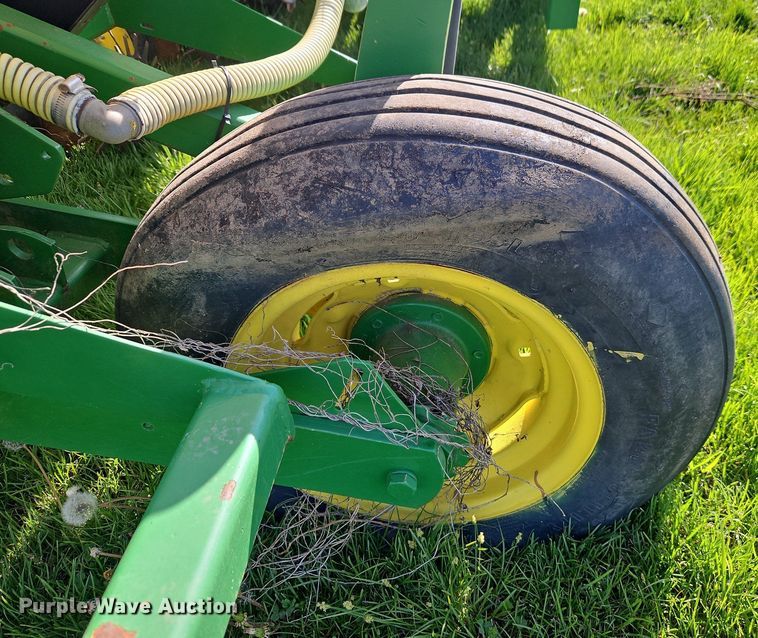 image for item DT7747 John Deere planter