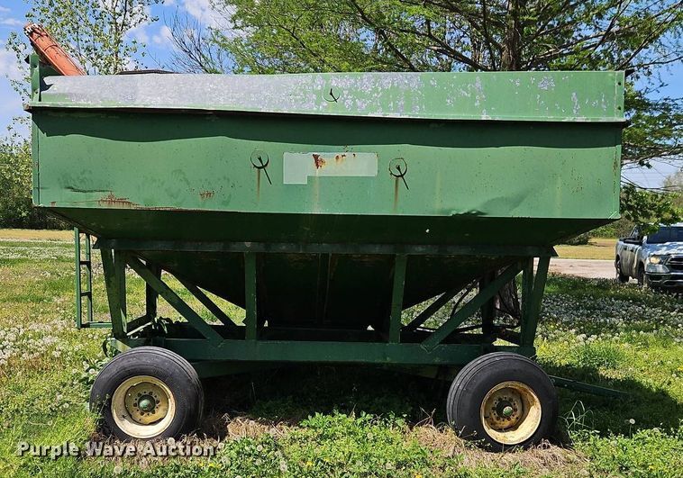 image for item DT7748 Parker J2500 gravity wagon