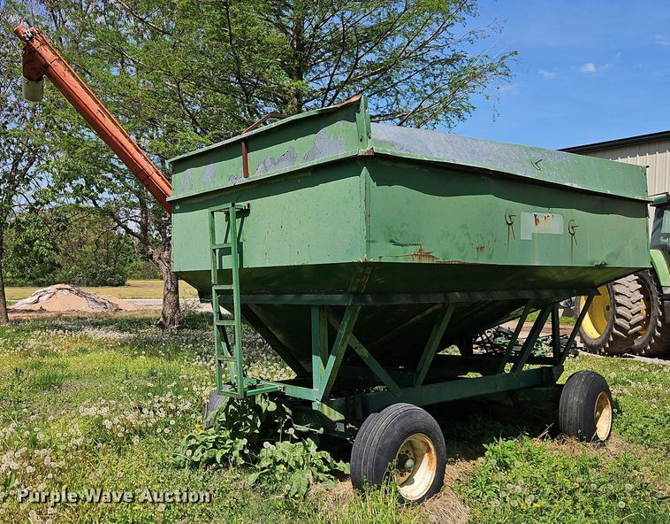 image for item DT7748 Parker J2500 gravity wagon