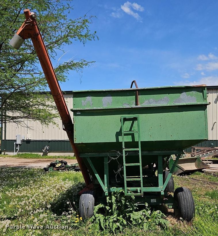 image for item DT7748 Parker J2500 gravity wagon