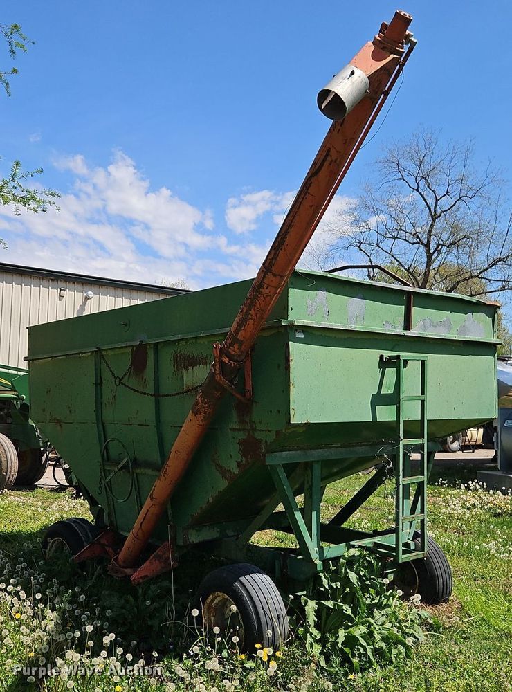 image for item DT7748 Parker J2500 gravity wagon