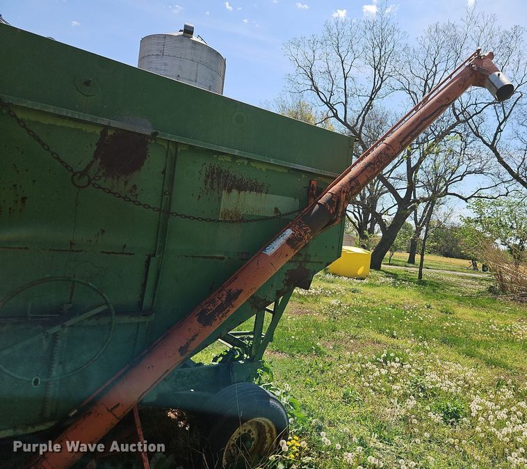 image for item DT7748 Parker J2500 gravity wagon