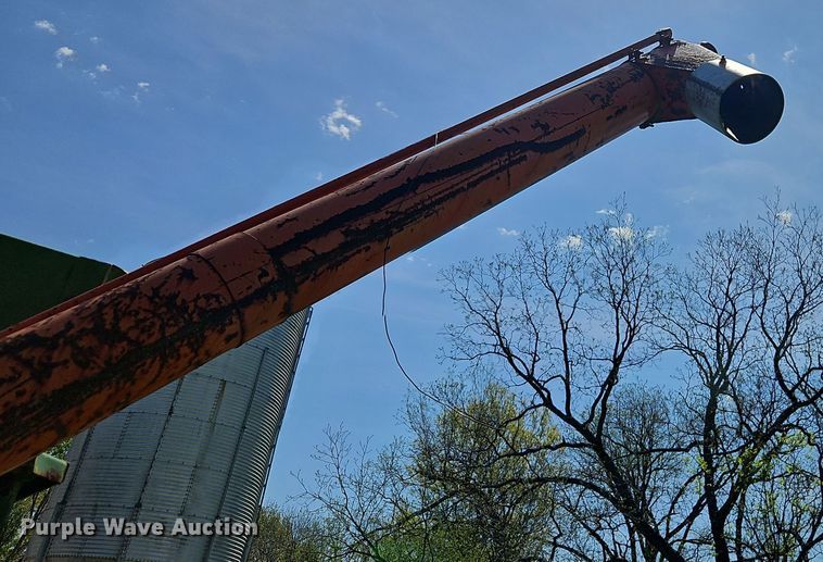 image for item DT7748 Parker J2500 gravity wagon