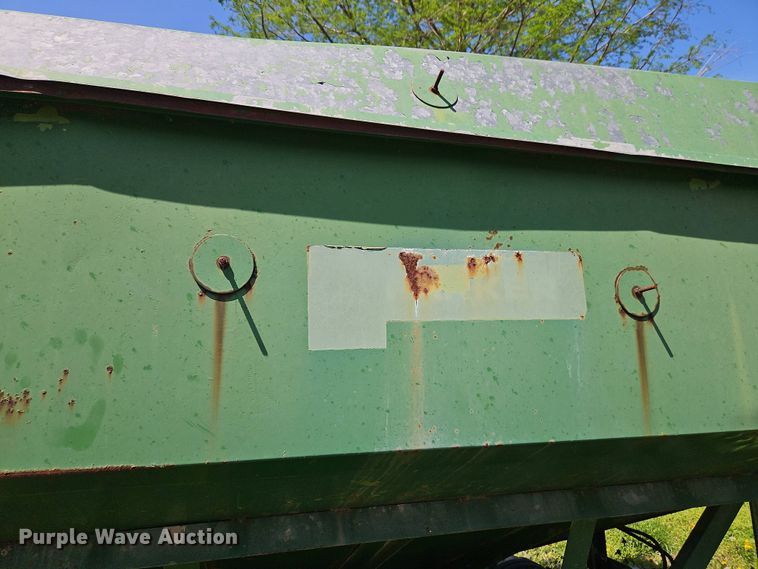 image for item DT7748 Parker J2500 gravity wagon