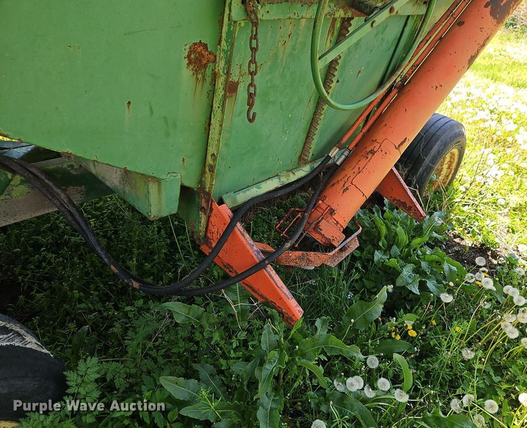 image for item DT7748 Parker J2500 gravity wagon