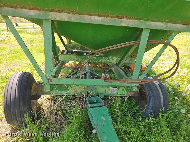 image for item DT7748 Parker J2500 gravity wagon