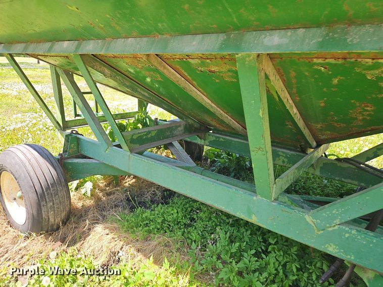 image for item DT7748 Parker J2500 gravity wagon