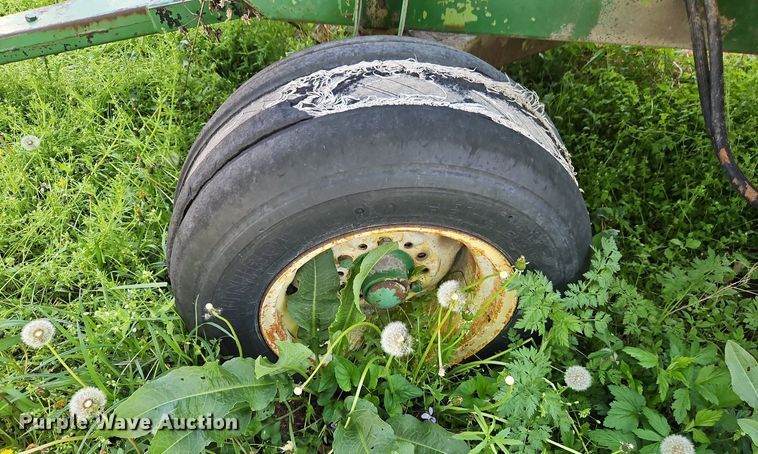 image for item DT7748 Parker J2500 gravity wagon