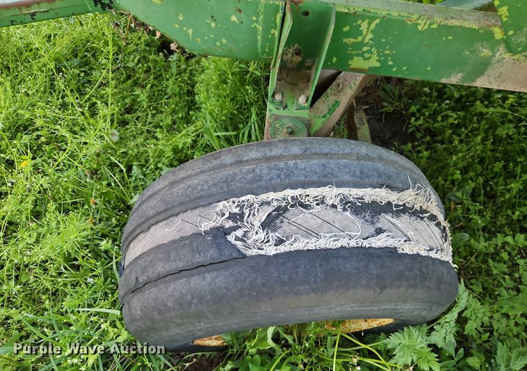 image for item DT7748 Parker J2500 gravity wagon