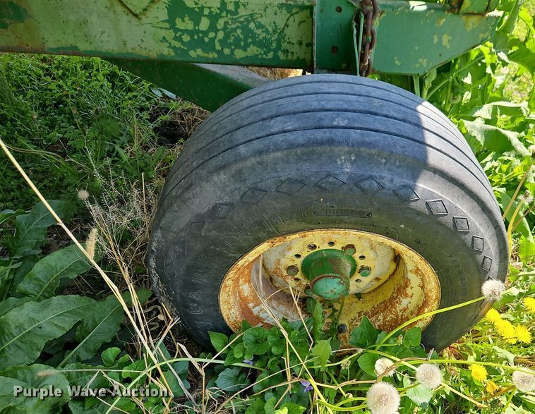 image for item DT7748 Parker J2500 gravity wagon