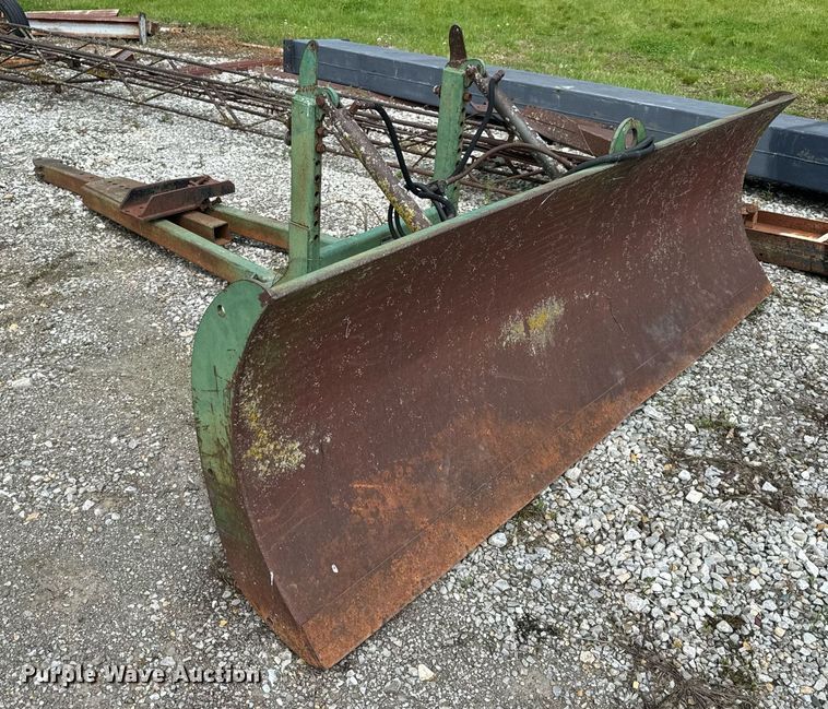 image for item DV1958 John Deere 00534 9' W blade