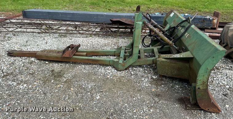 image for item DV1958 John Deere 00534 9' W blade