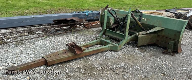 image for item DV1958 John Deere 00534 9' W blade