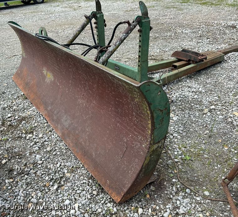 image for item DV1958 John Deere 00534 9' W blade