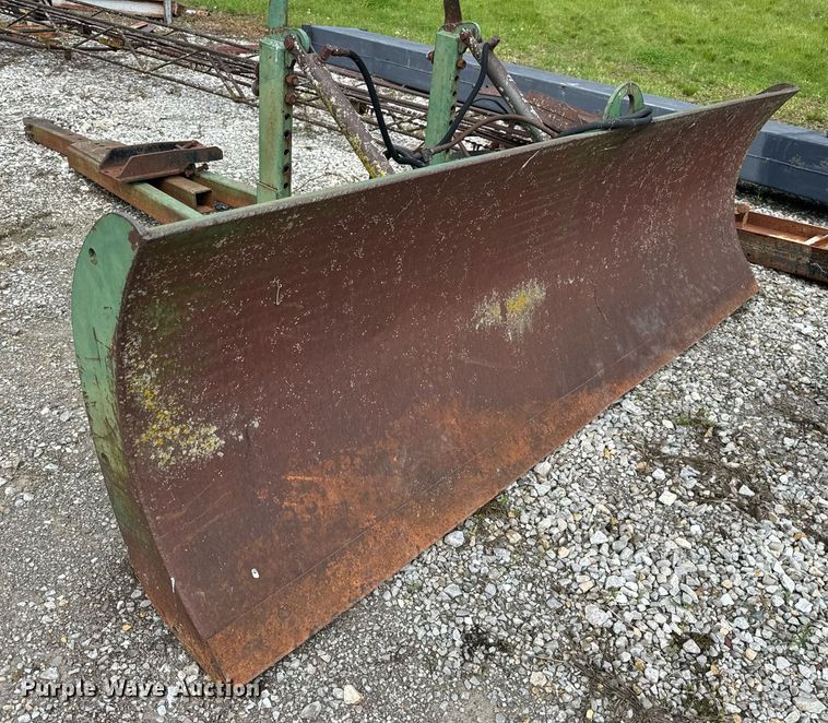 image for item DV1958 John Deere 00534 9' W blade