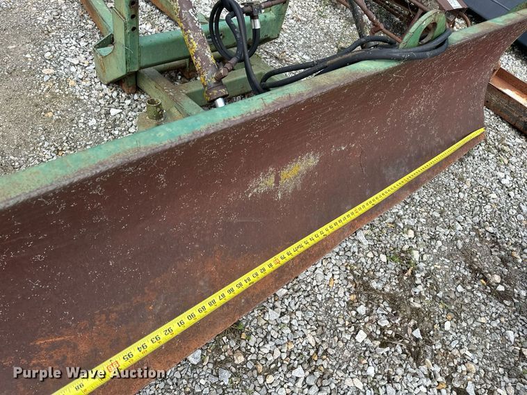 image for item DV1958 John Deere 00534 9' W blade