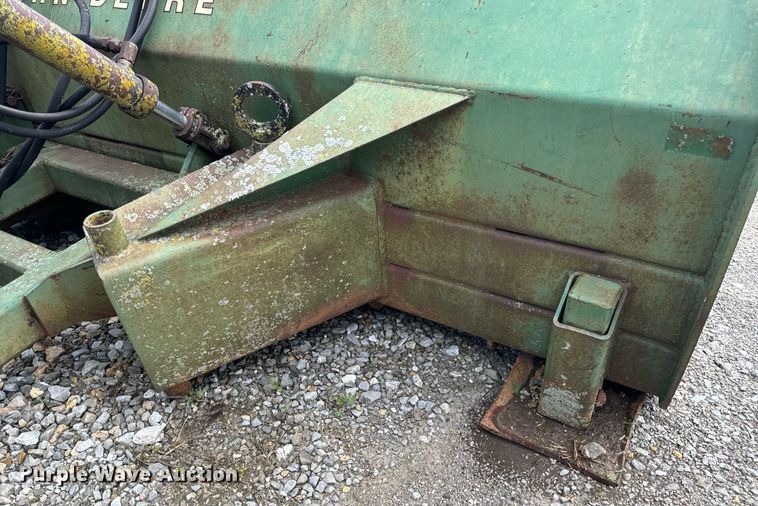 image for item DV1958 John Deere 00534 9' W blade