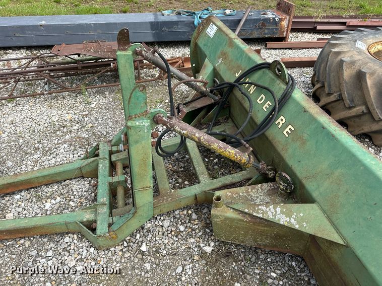 image for item DV1958 John Deere 00534 9' W blade