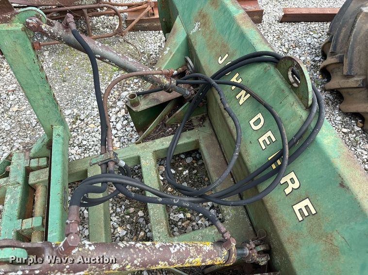 image for item DV1958 John Deere 00534 9' W blade