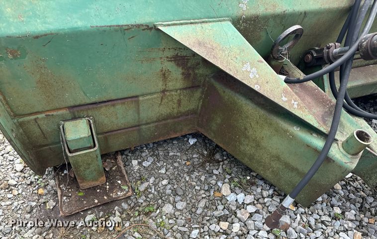 image for item DV1958 John Deere 00534 9' W blade