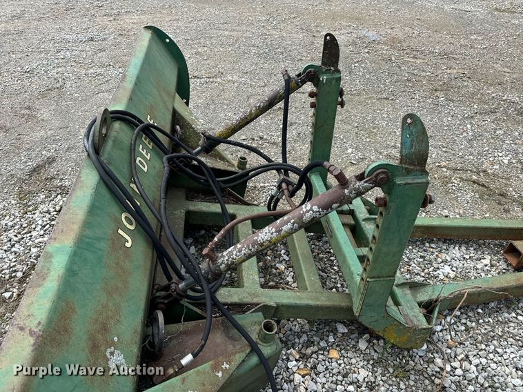 image for item DV1958 John Deere 00534 9' W blade