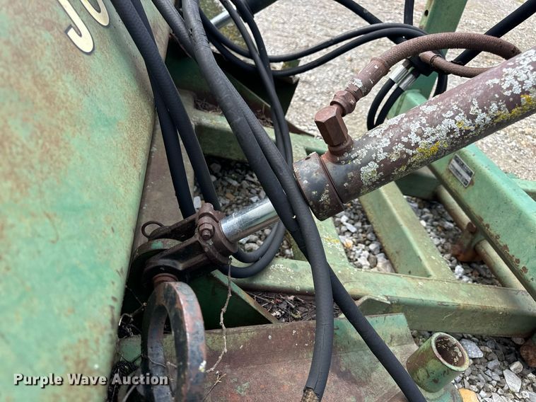 image for item DV1958 John Deere 00534 9' W blade